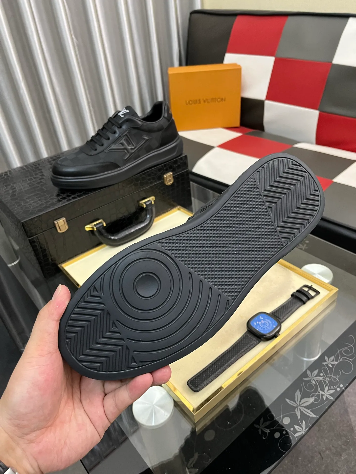 Men's shoes 💰400⌚️⌚️【LOUIS VUITTON】Same style as Louis Vuitton* official website 🚹Men's high-top casual shoes❤️Same style as popular celebrities and big names ~ Best-selling at home and abroad Lv focuses on the checkerboard series...Imported first-layer cowhide with special fabrics➕Full sheep leather lining➕Brand-specific hollow outsole💎Number: 38-443️⃣Colors available